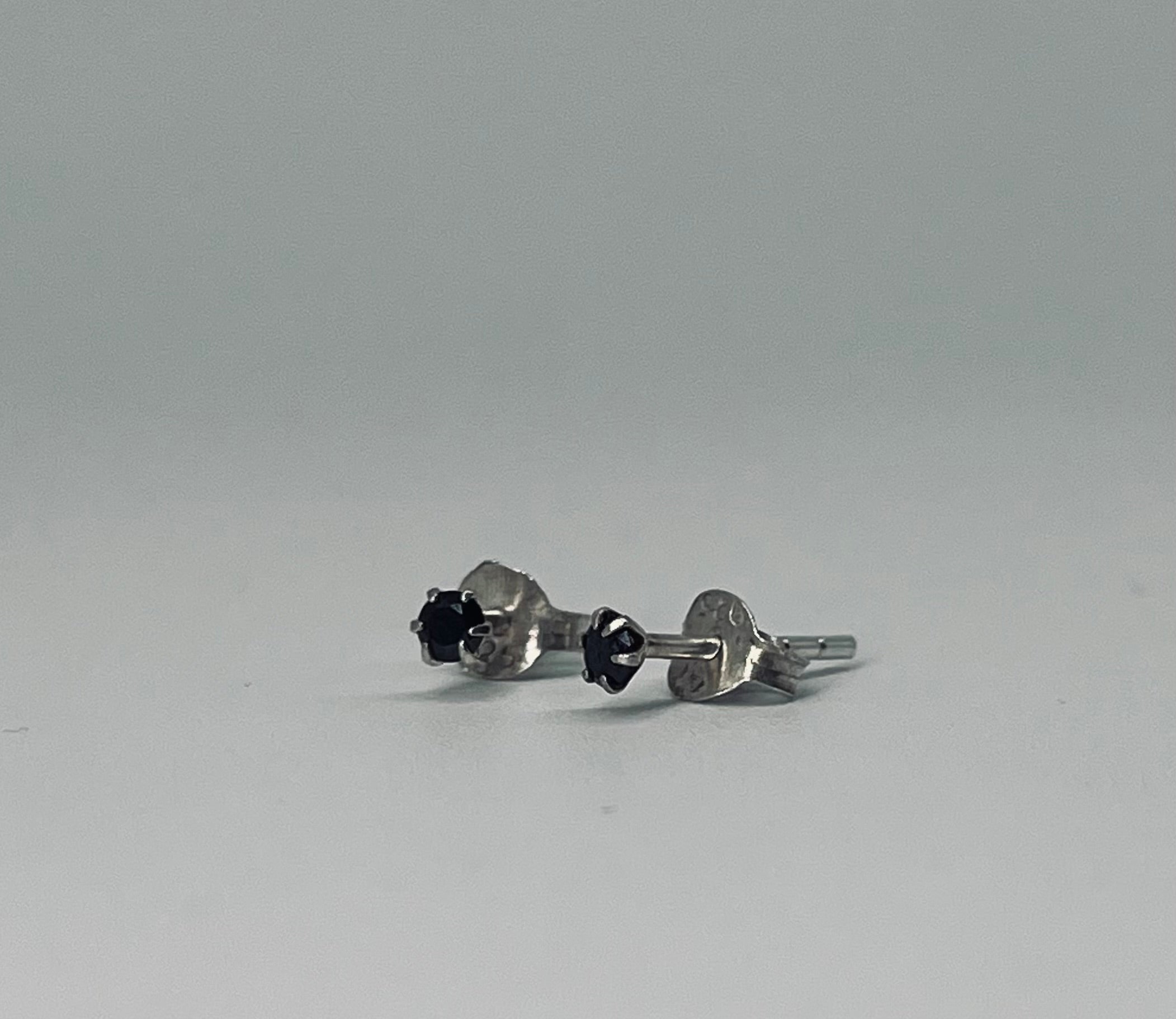 Black Stone Earrings (2.5 mm)