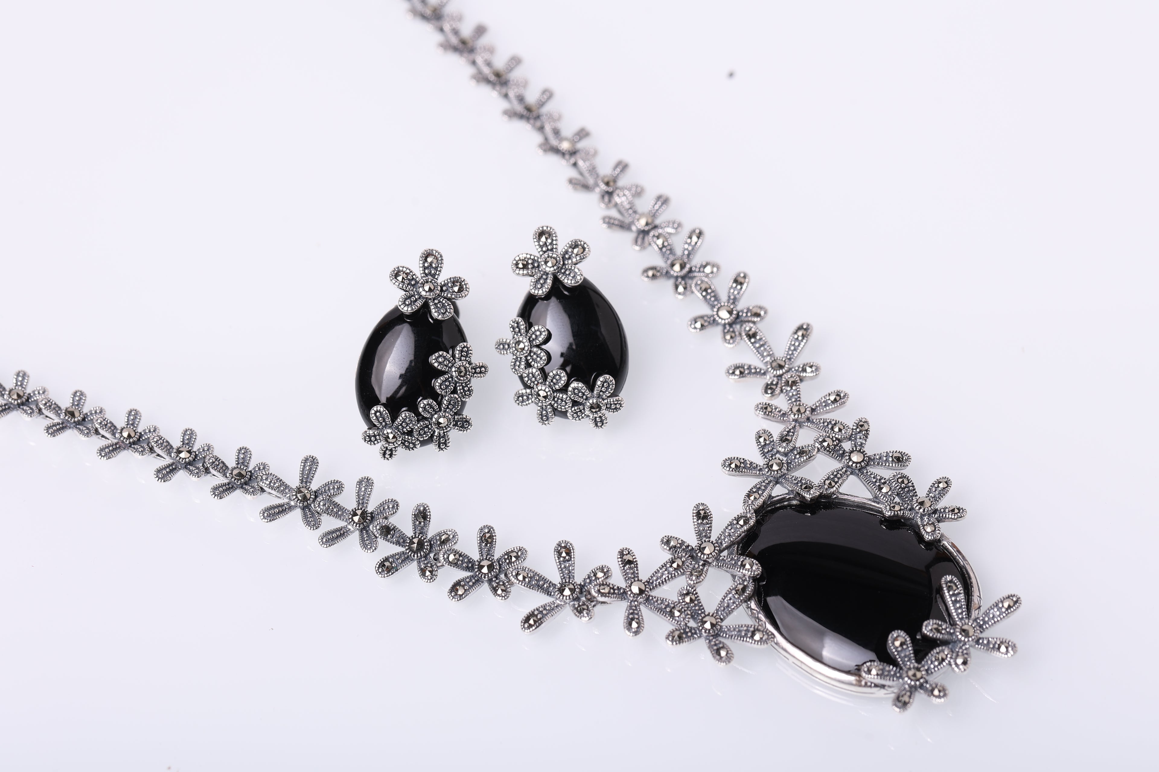 dusky blooms set - necklace and earrings