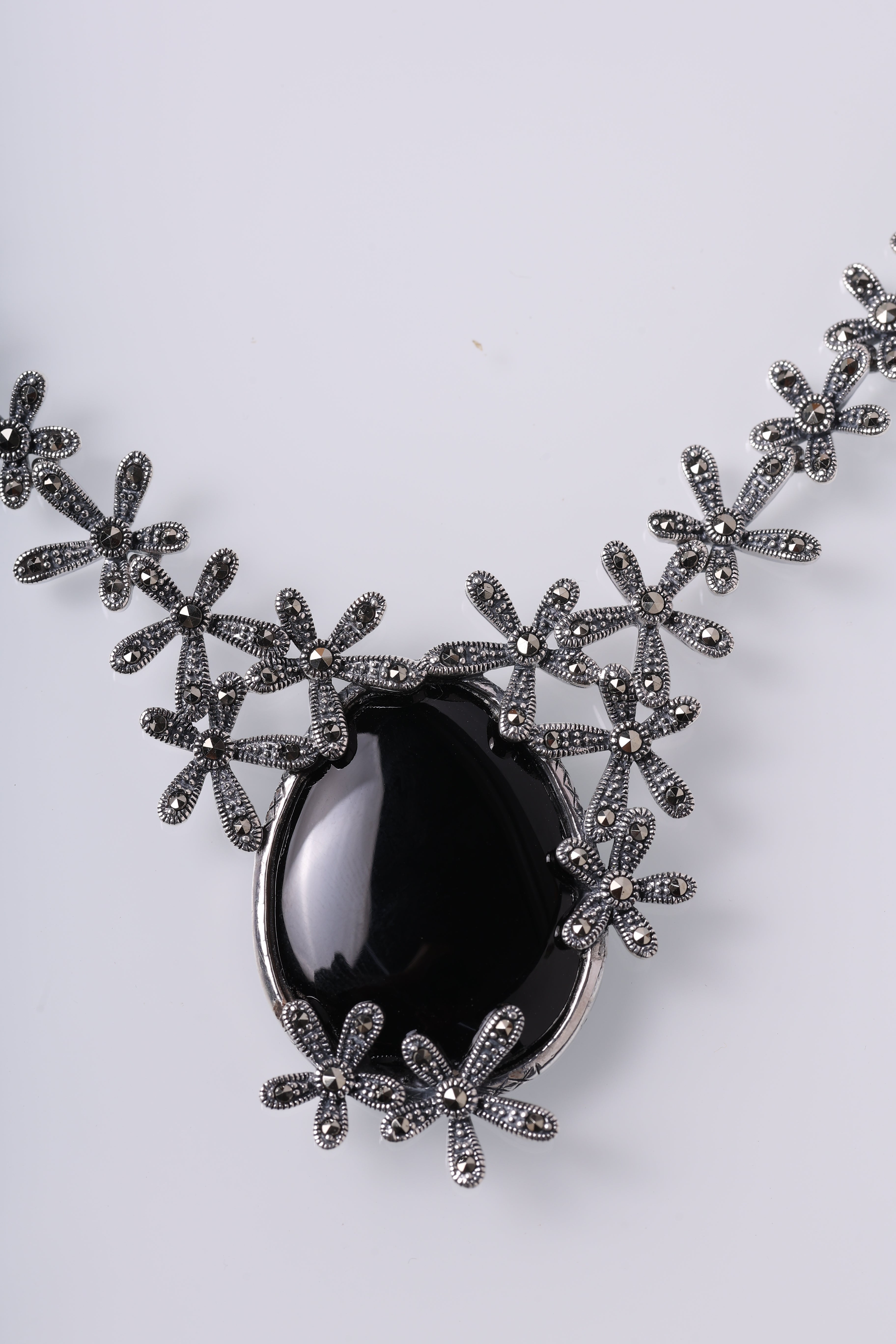 dusky blooms set - necklace and earrings