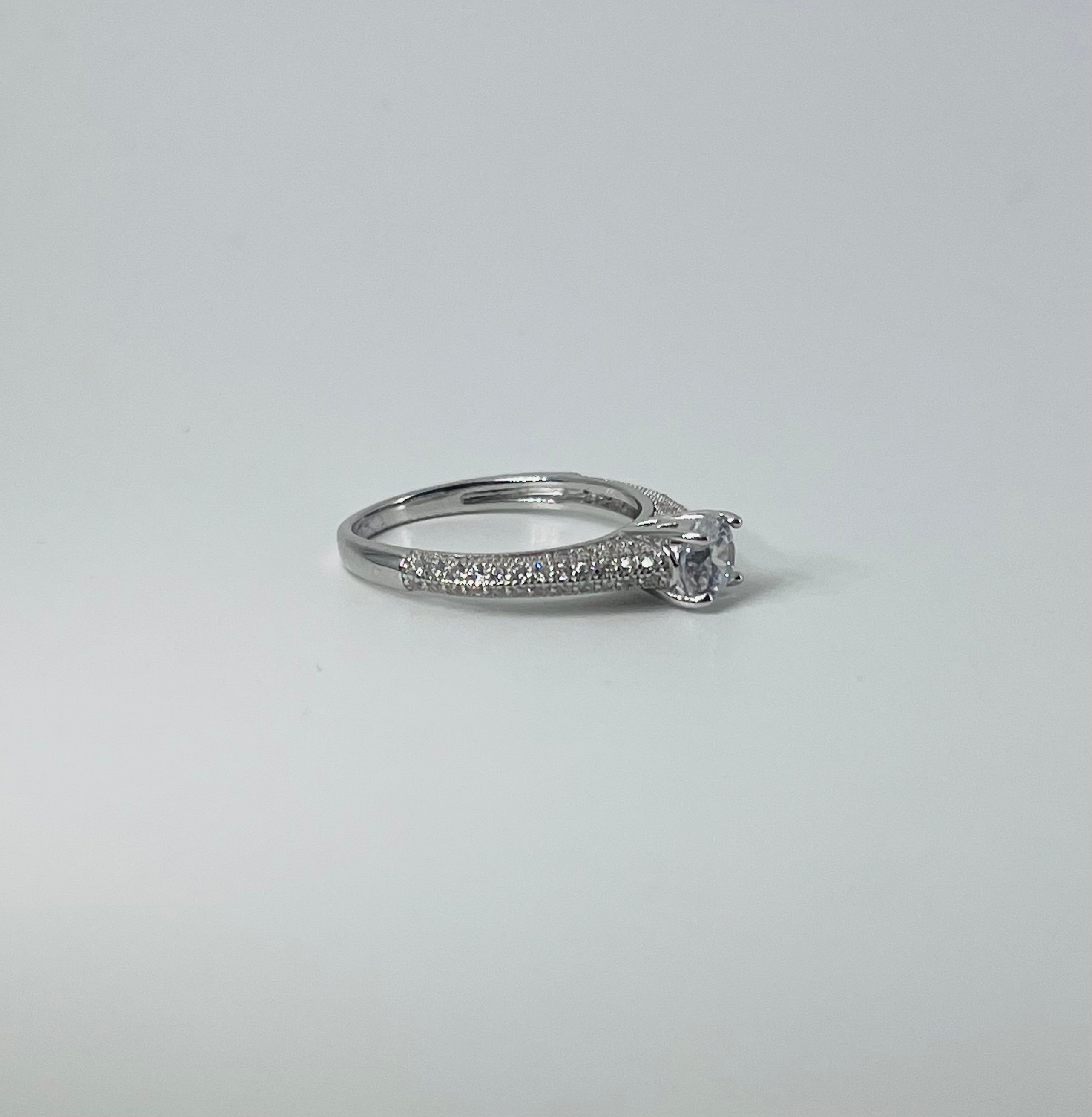 Solitaire Queen Ring