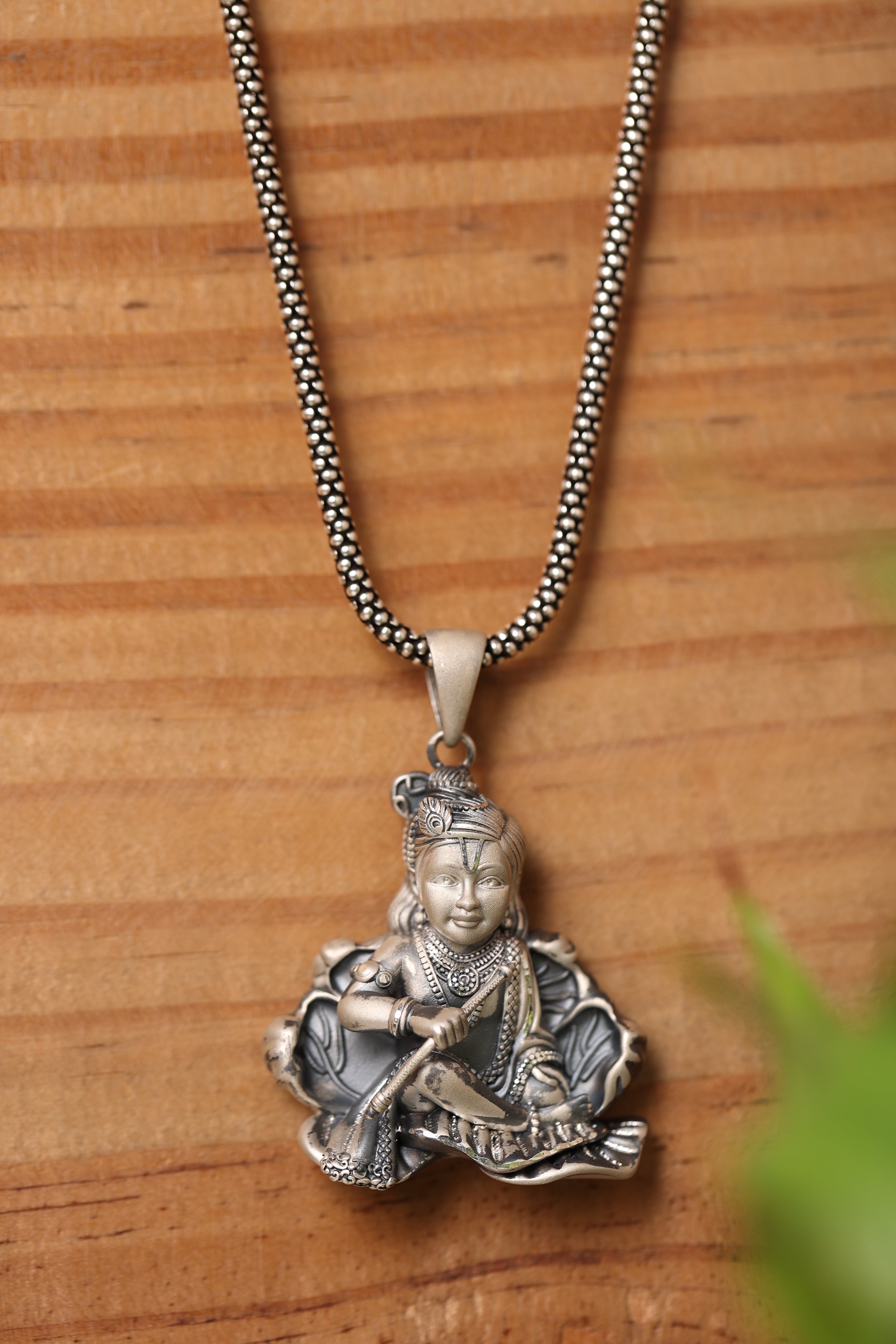KRISHNA pendant with chain