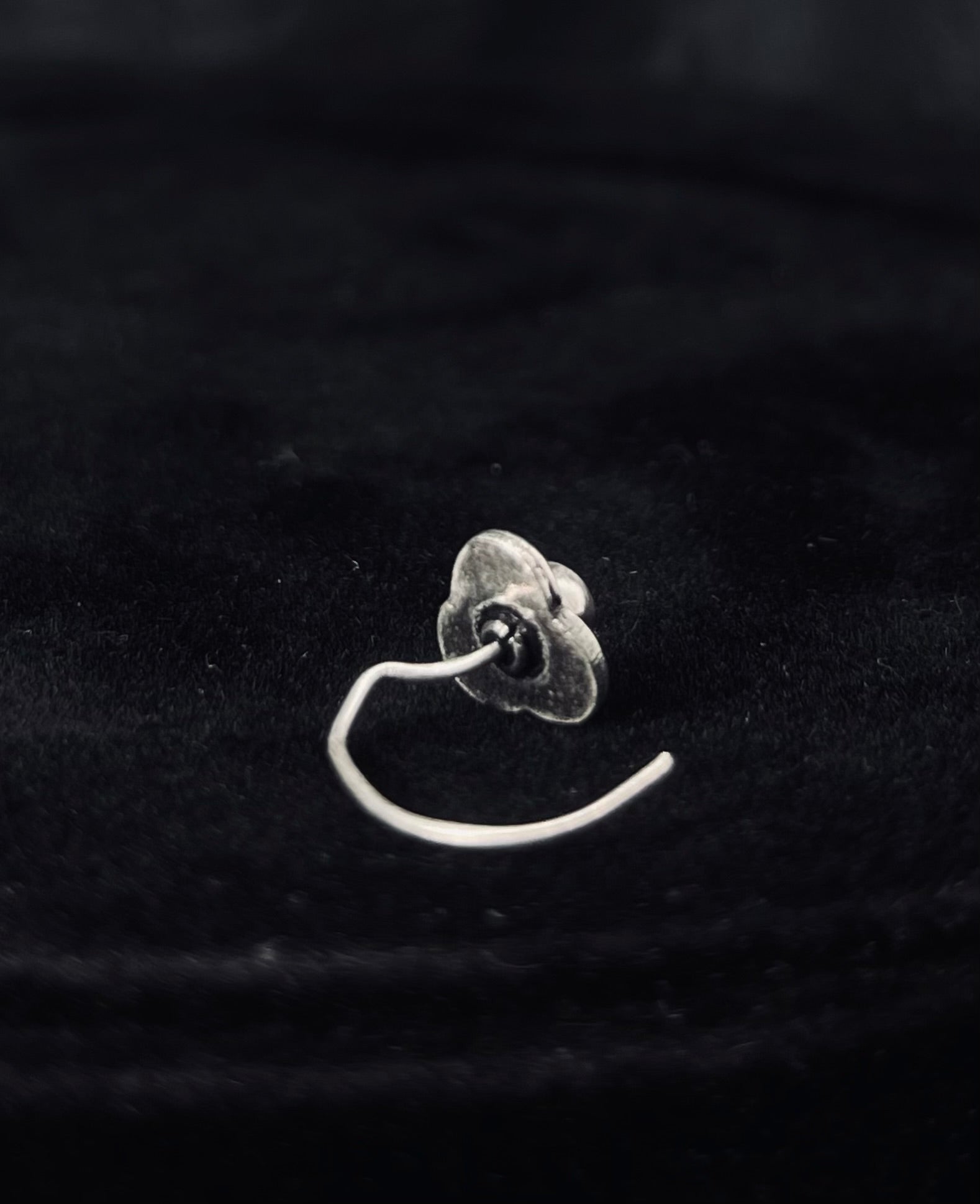 Pearl Petal Nose Pin