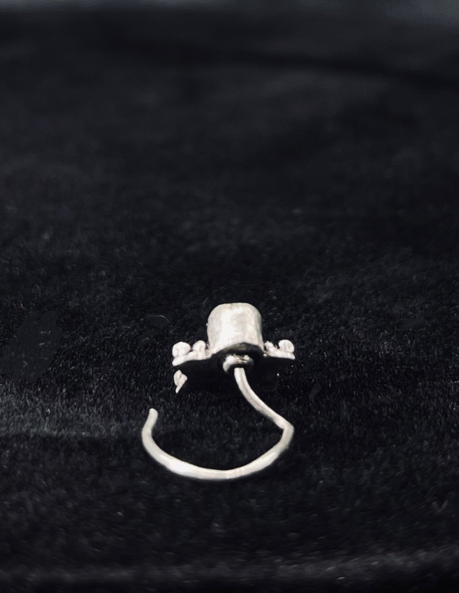 Black Stone Crescent Nose Pin