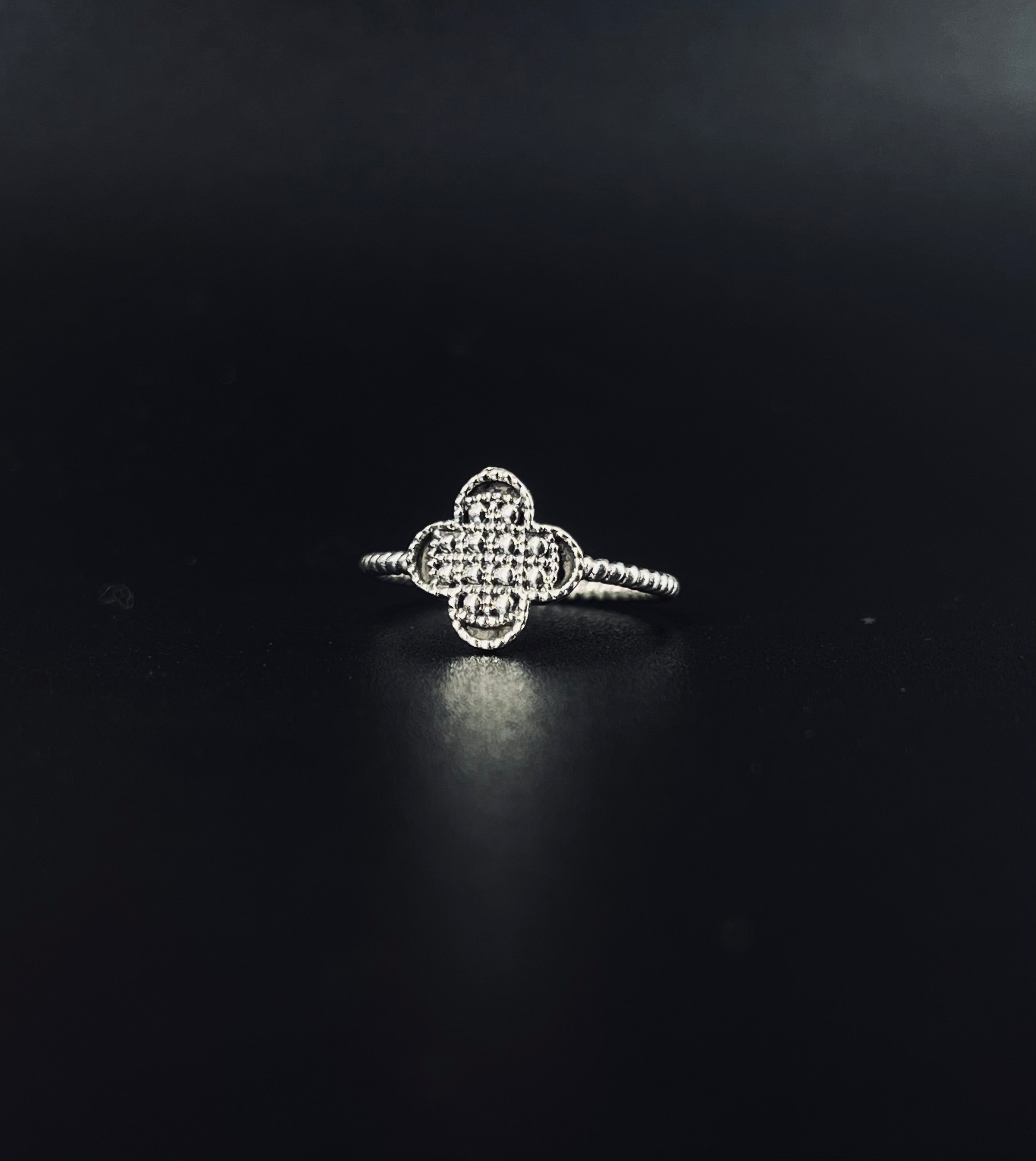 Cleef Motif Ring