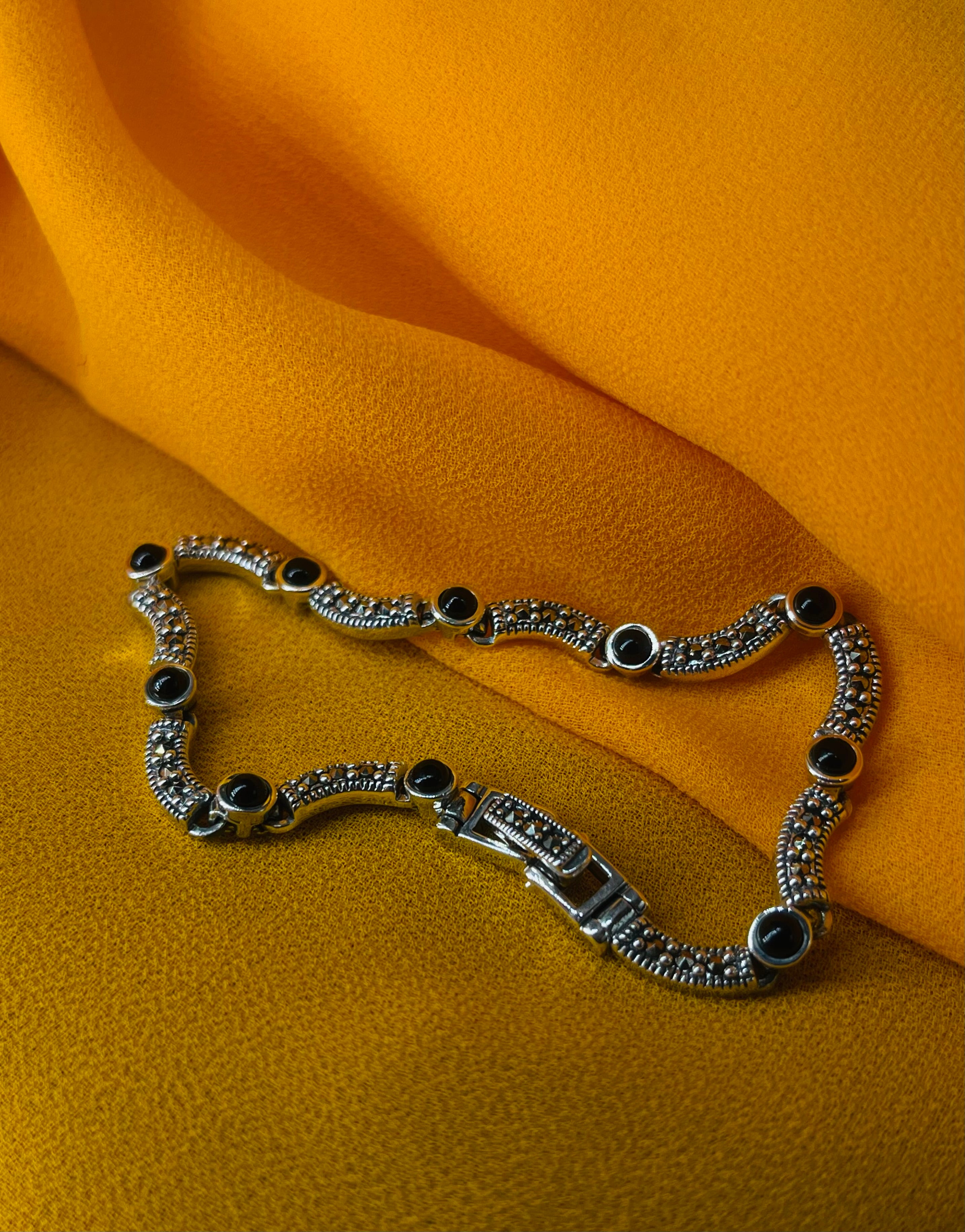 Black Stone Wavy Bracelet