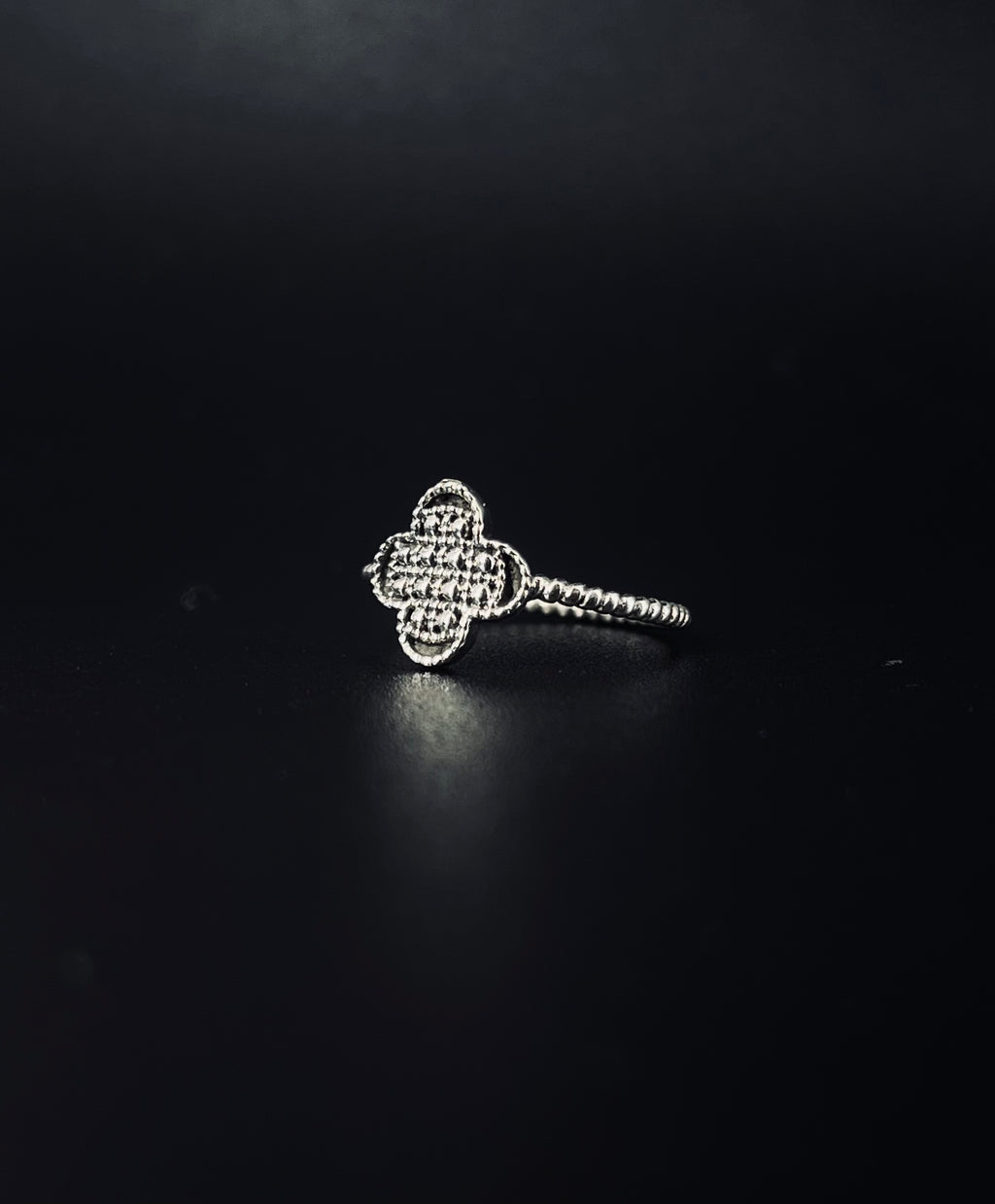 Cleef Motif Ring