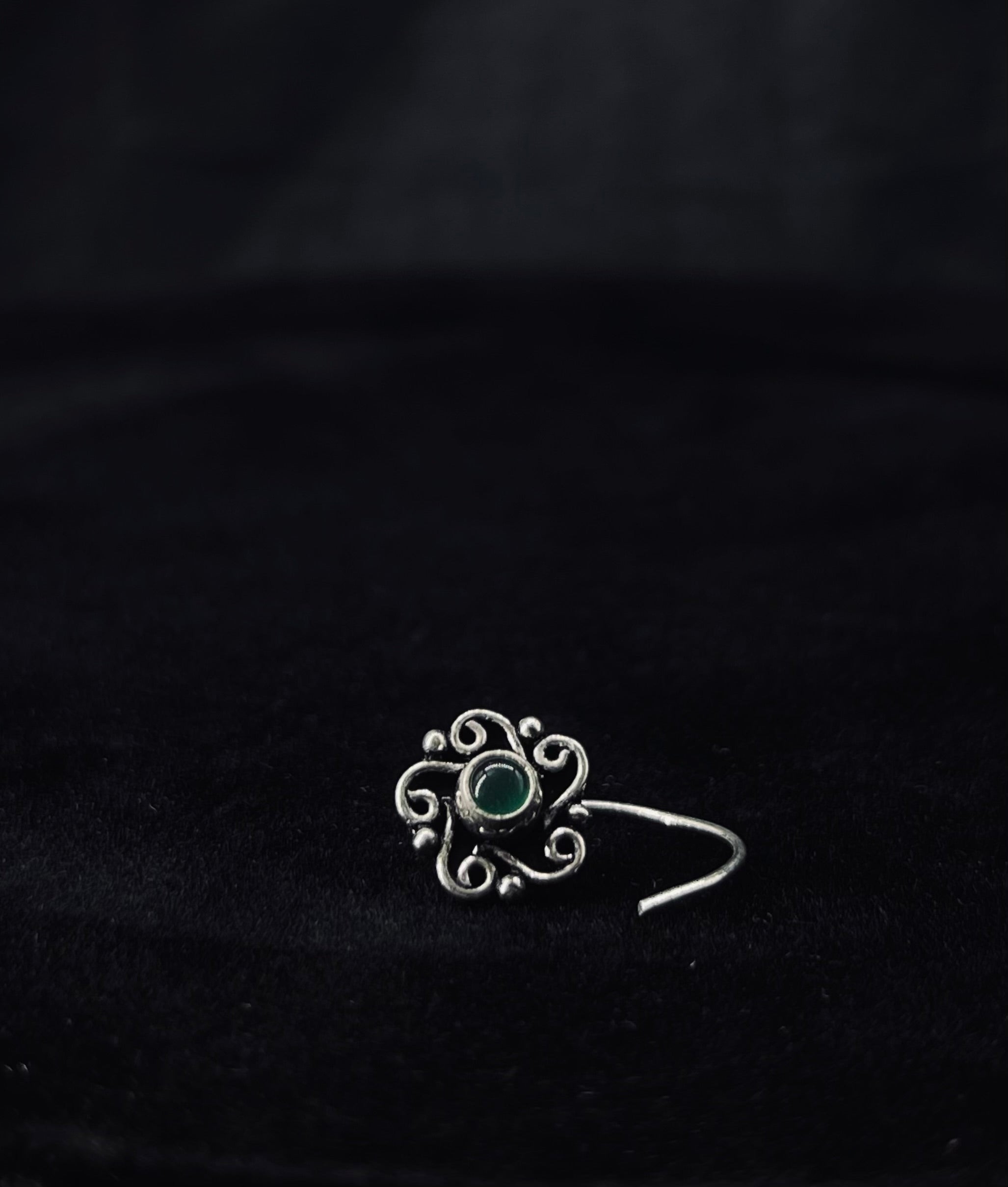 Emerald Fall Nose Pin