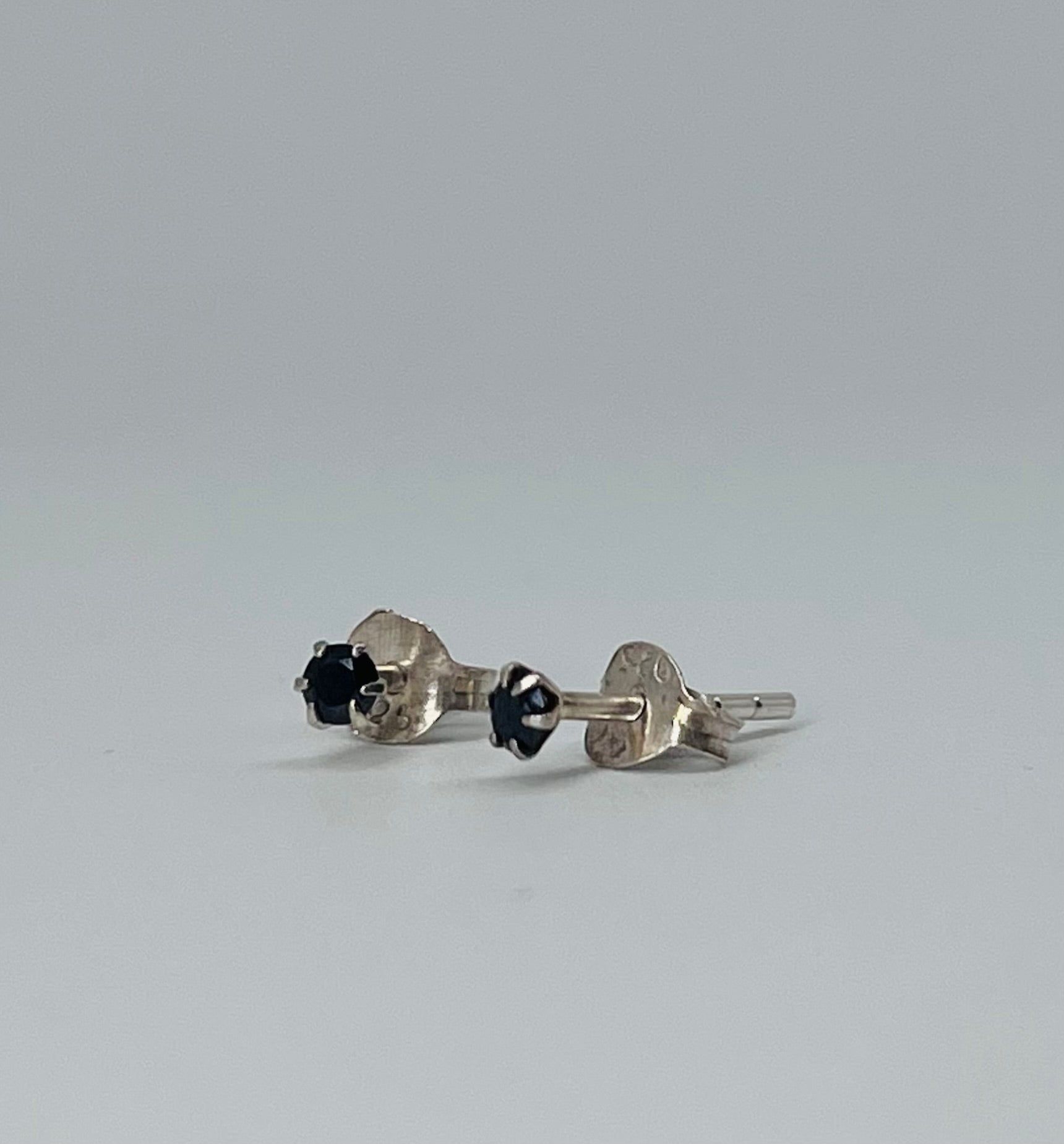 Black Stone Earrings (2 mm)