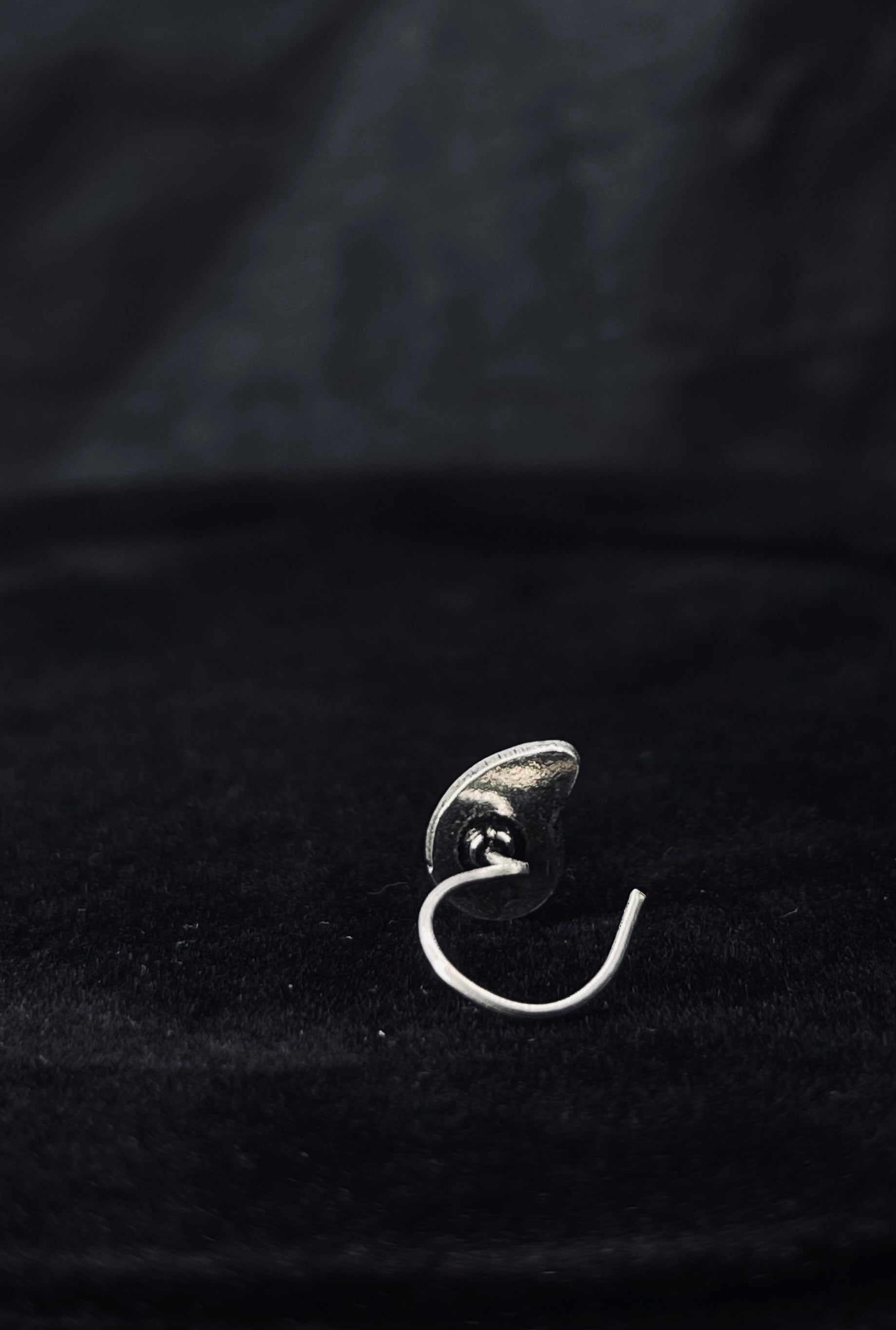 Black Stone Wing Nose Pin