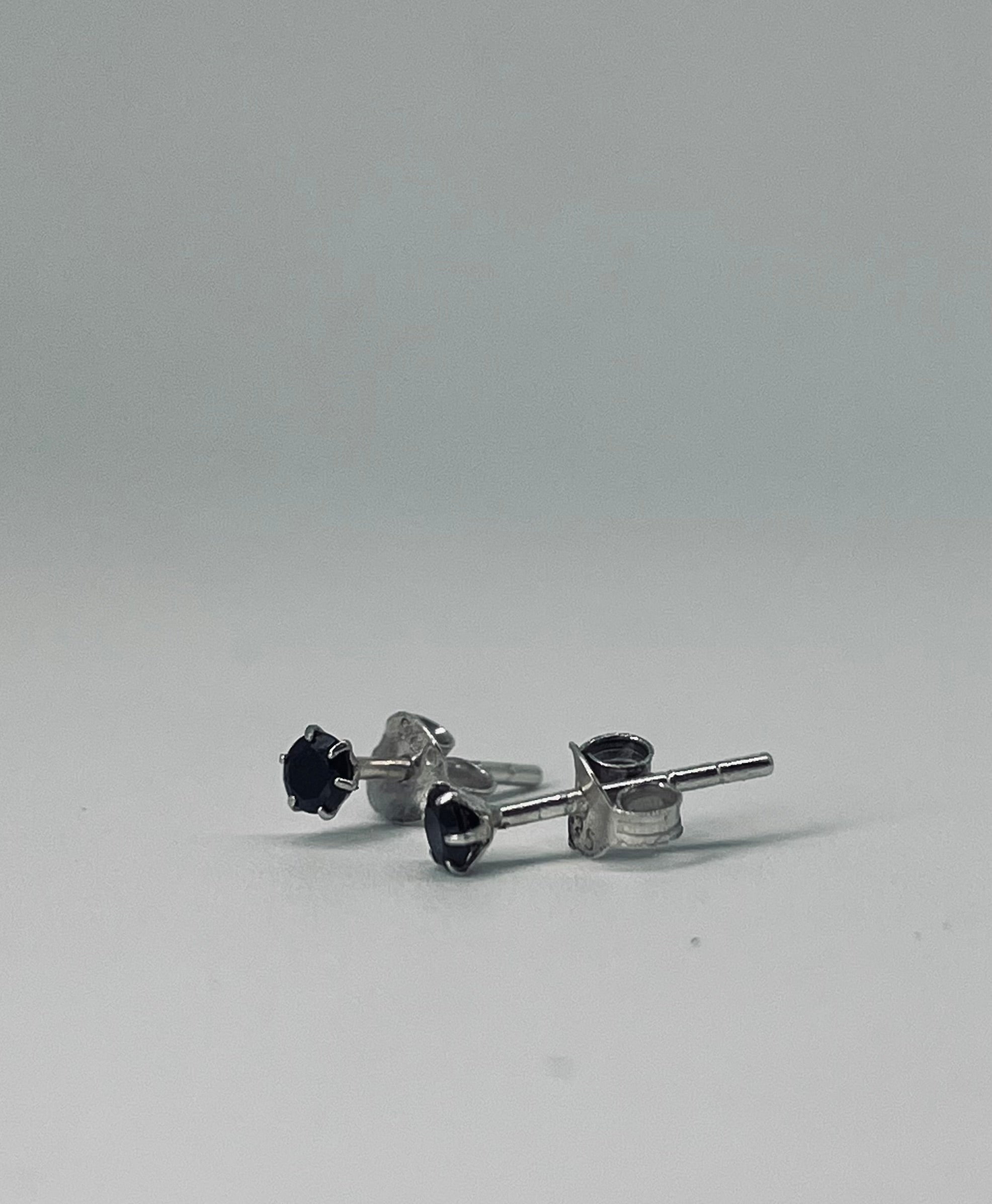 Black Stone Earrings (3 mm)