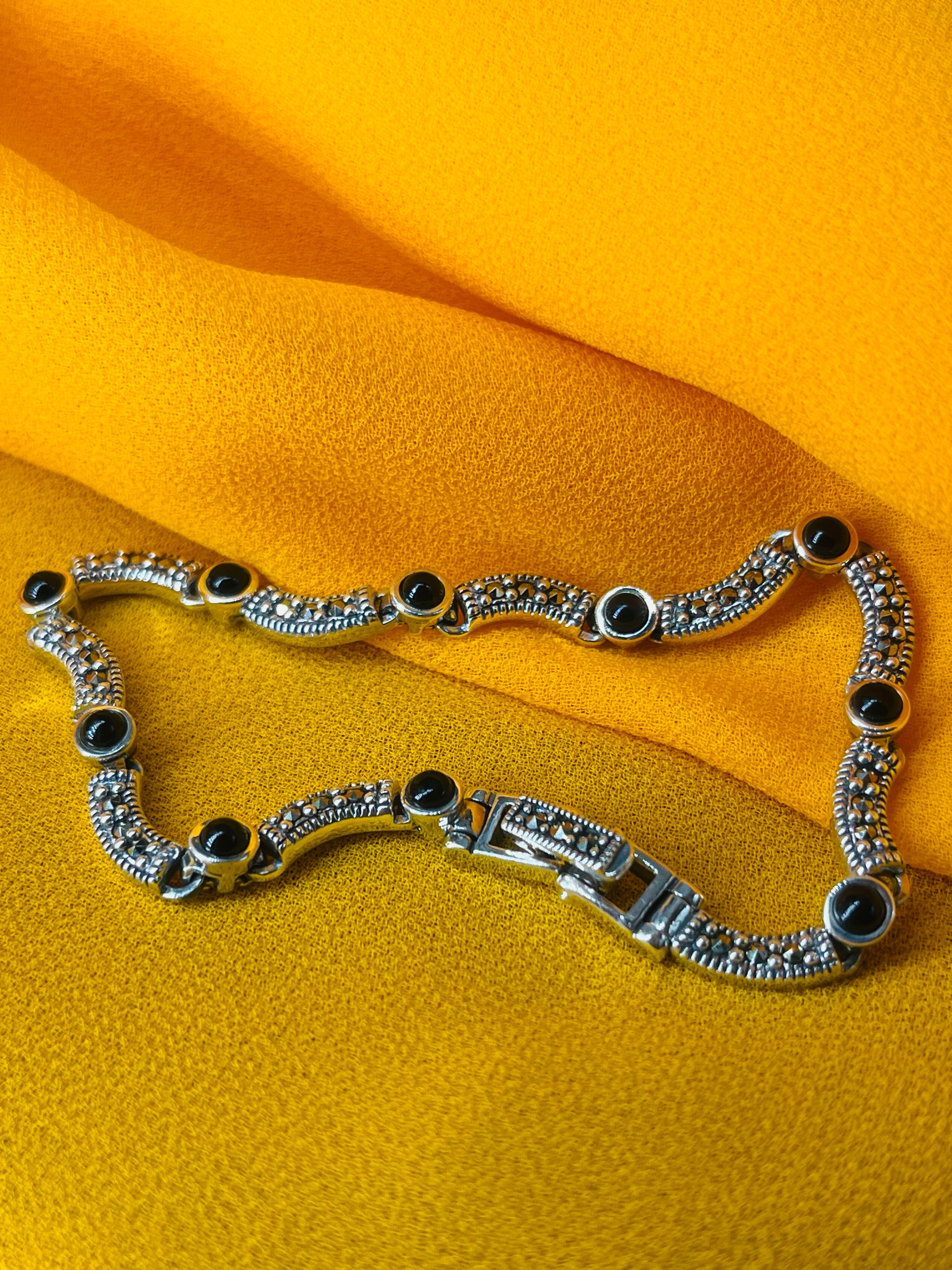 Black Stone Wavy Bracelet