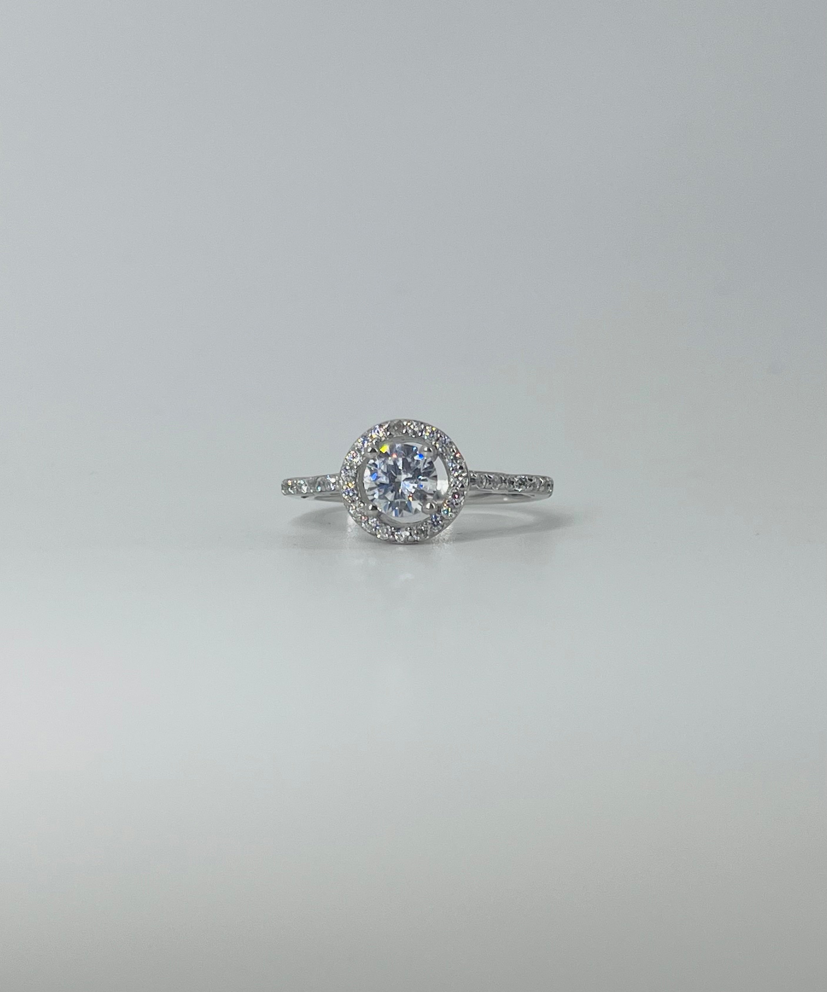 Minimal Solitaire Ring