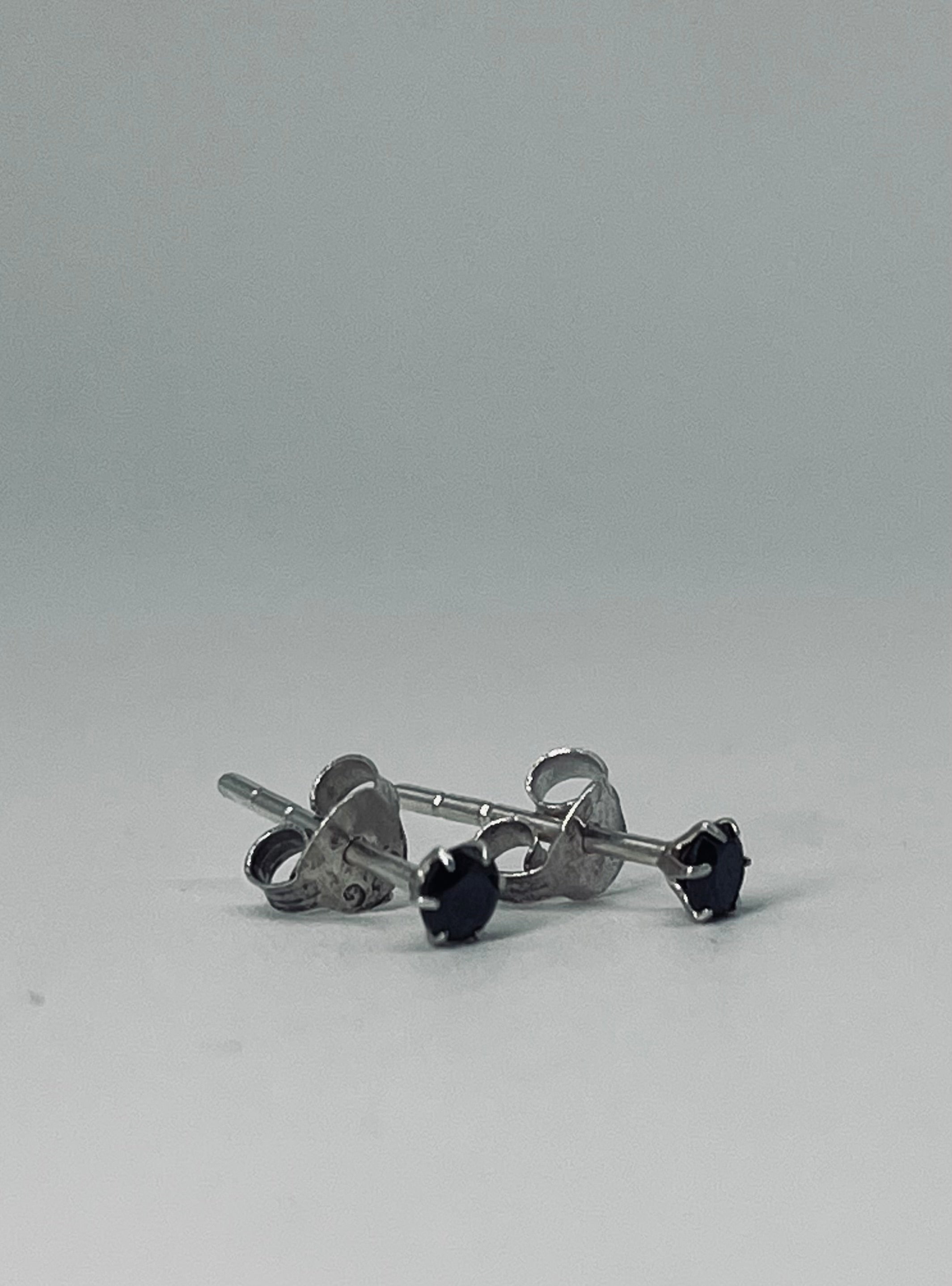 Black Stone Earrings (3 mm)