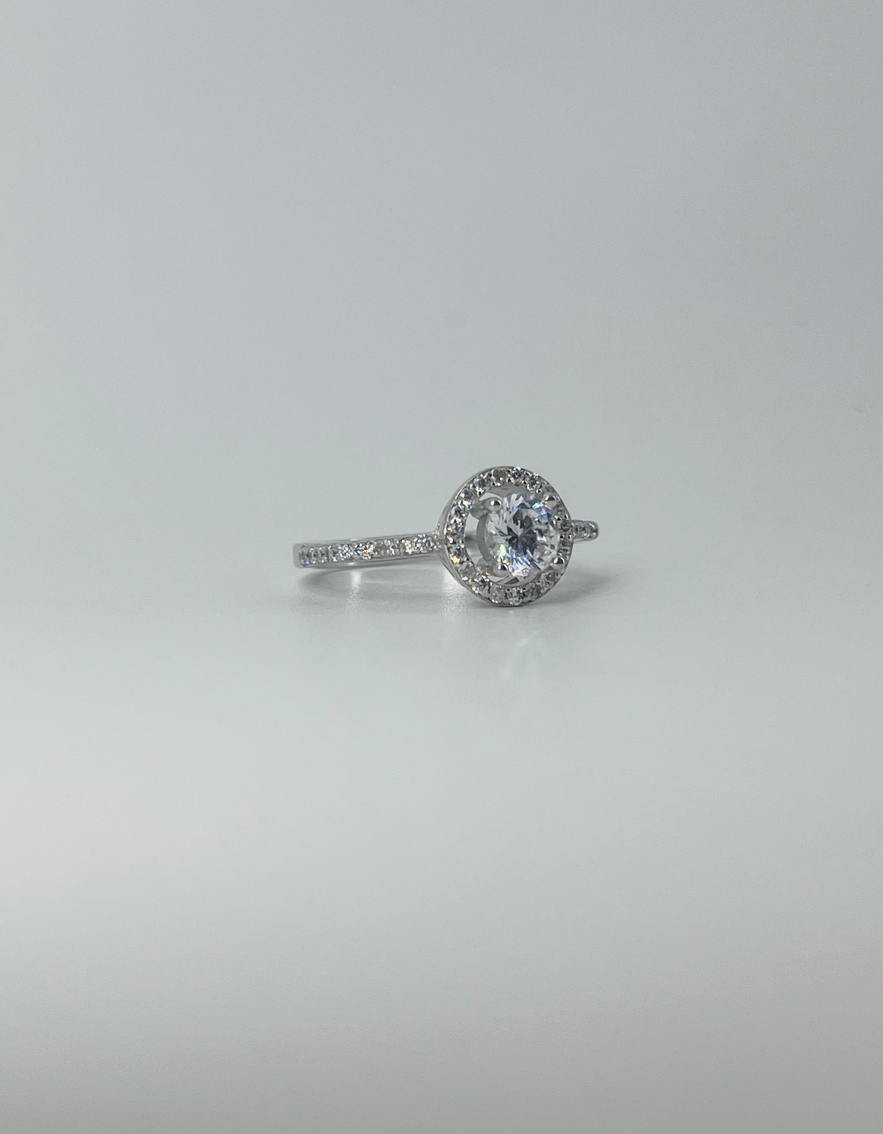 Minimal Solitaire Ring